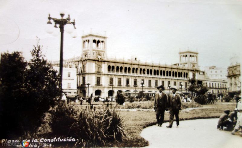 Plaza de La Constitucion ( Circulada el 8 de Mayo de 1930 ).