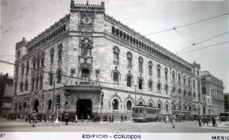 Edificio de Correos ( Circulada el 8 de Octubre de 1935 ).