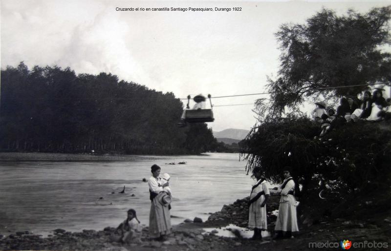 Cruzando el rio en canastilla Santiago Papasquiaro, Durango 1922