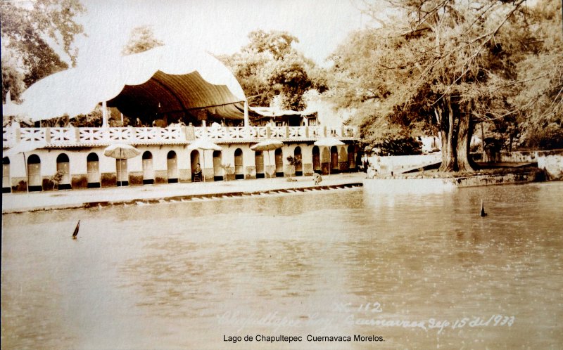 Lago de Chapultepec Cuernavaca Morelos ( Fechada el 15 de Septiembre de 1933 ).