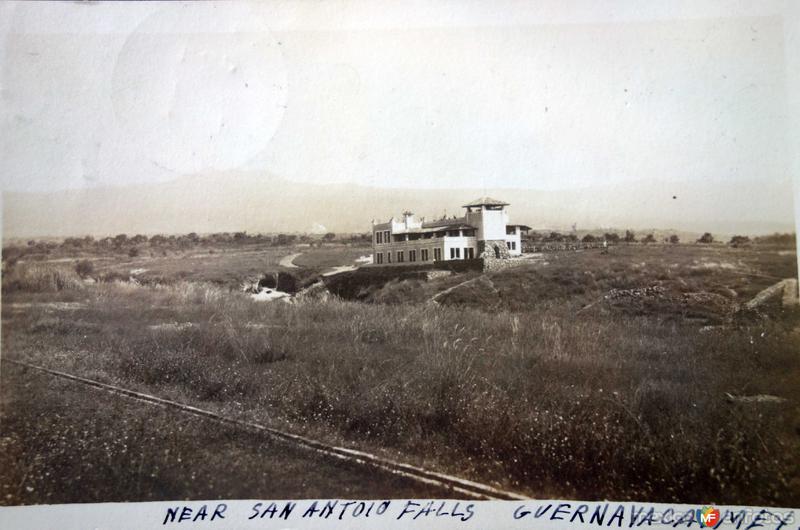 Cerca de Las cascadas de San Antonio Fechada en 1915