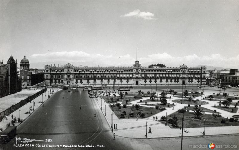 Plaza de la Constitución y Palacio Nacional