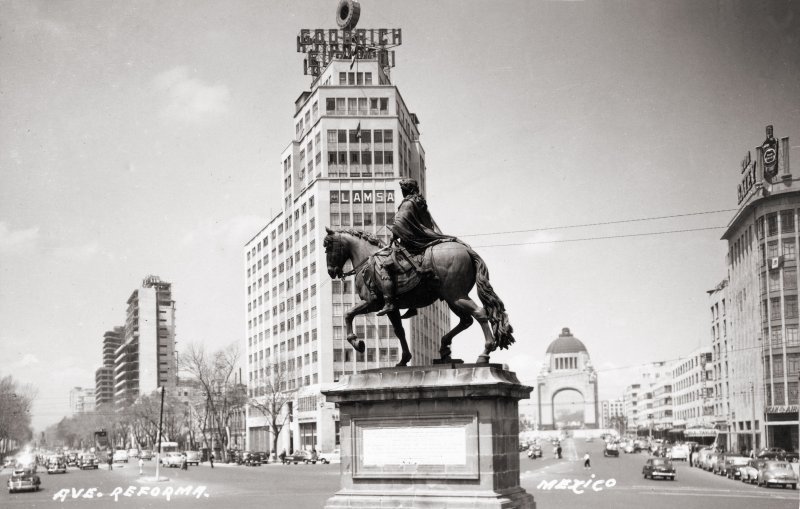 Paseo de la Reforma, Monumento a Carlos IV y Edificio Corcuera