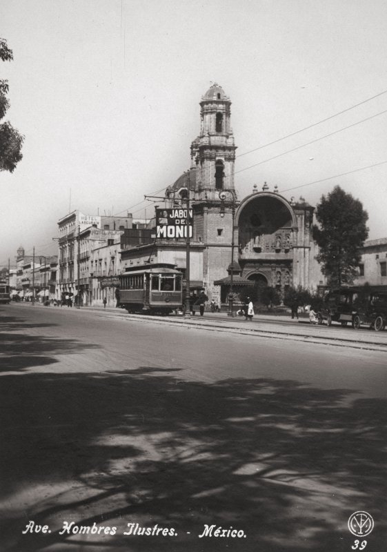 Avenida Hombres Ilustres e Iglesia de San Juan de Dios