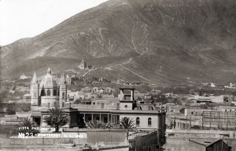 Vista panorámica hacia el Templo de San Luis Gonzaga, El Obispado y Cerro de las Mitras