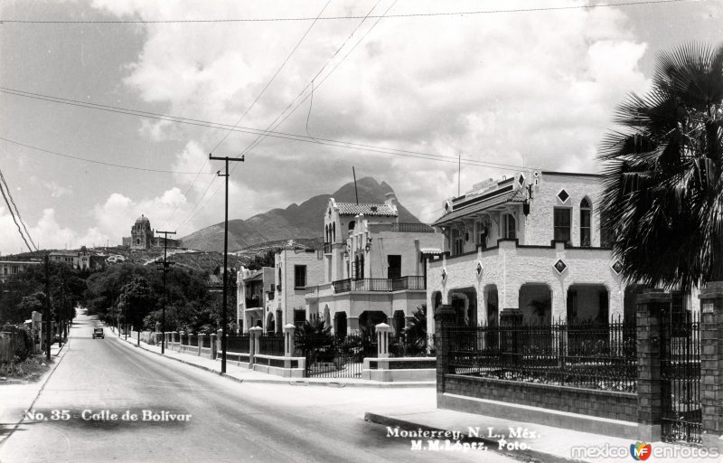 Calle Simón Bolívar, hacia el Obispado