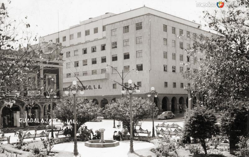 Plaza de Armas y Edificio de Suburbia