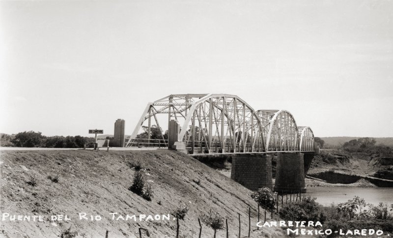 Puente sobre el Río Tampaón