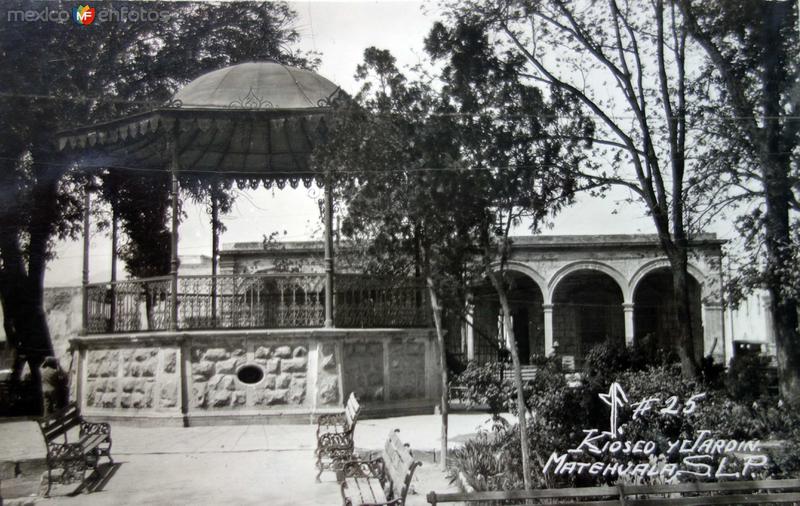 Kiosko y Jardin ( Circulada el 8 de Octubre de 1955 ).