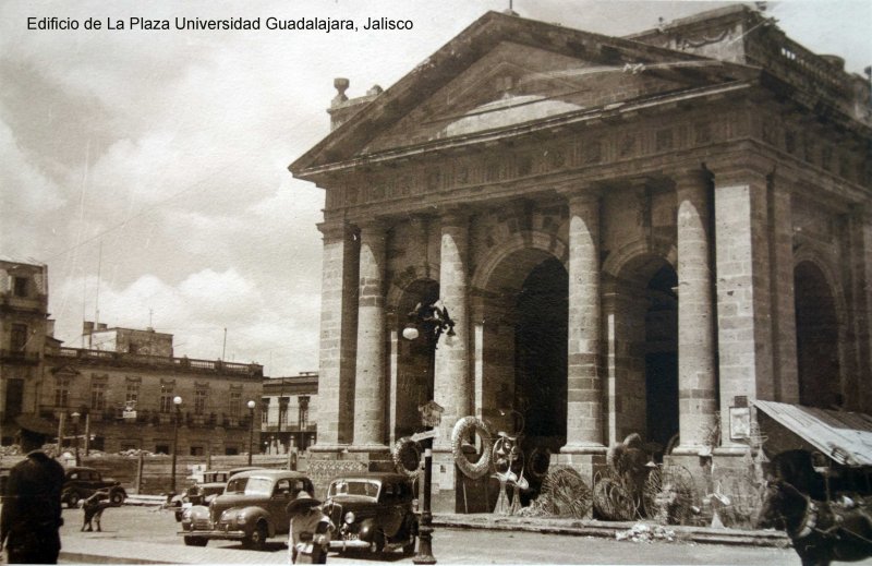 Edificio de La Plaza Universidad Guadalajara, Jalisco.