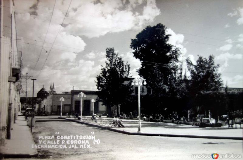 Calle R Corona y La Plaza Constitucion.