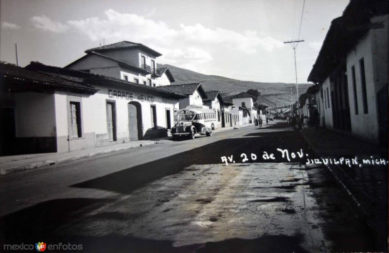 Avenida 20 de Noviembre. - Jiquilpan, Michoacán