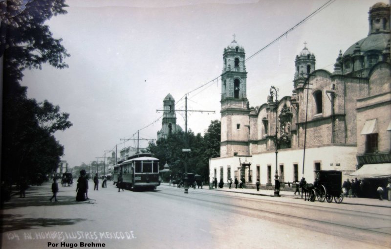 Avenida hombres ilustres por el Fotógrafo Hugo Brehme.