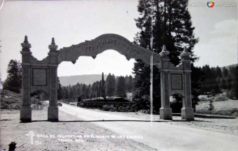 Arco de salutacion en elmonte de Las Cruces.