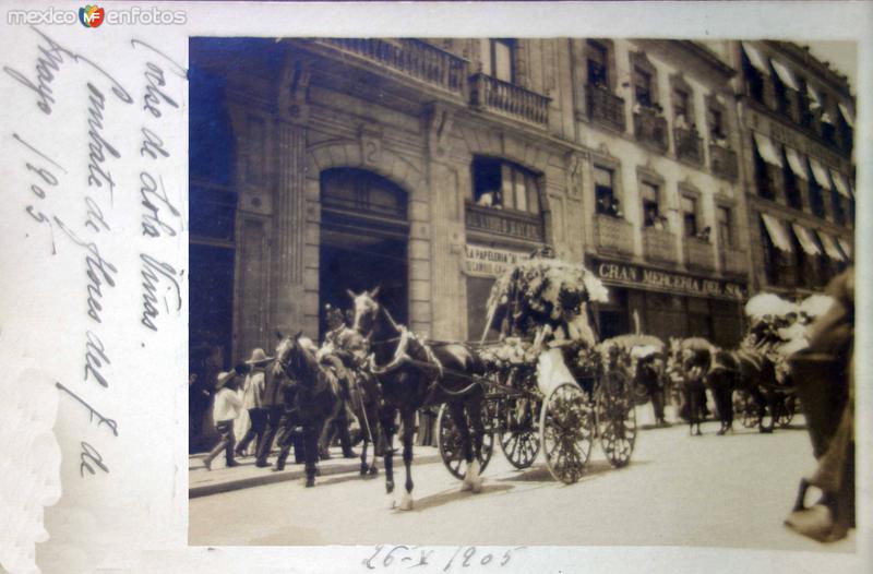 Combate de flores,coche de Lola Vinas.( Circulada el 1 de Mayo de 1905 ).