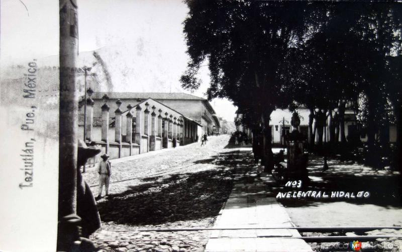 Avenida Central Hidalgo. ( Circulada el 3 de Octubre de 1933 ).