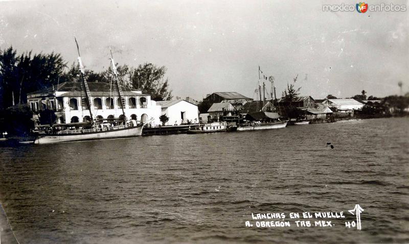 Lanchas en el Muelle.