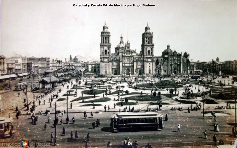 Catedral y Zocalo por el Fotógrafo Hugo Brehme.