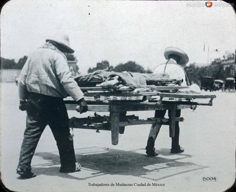 Tipos Mexicanos Trabajadores de Mudanzas Ciudad de México.