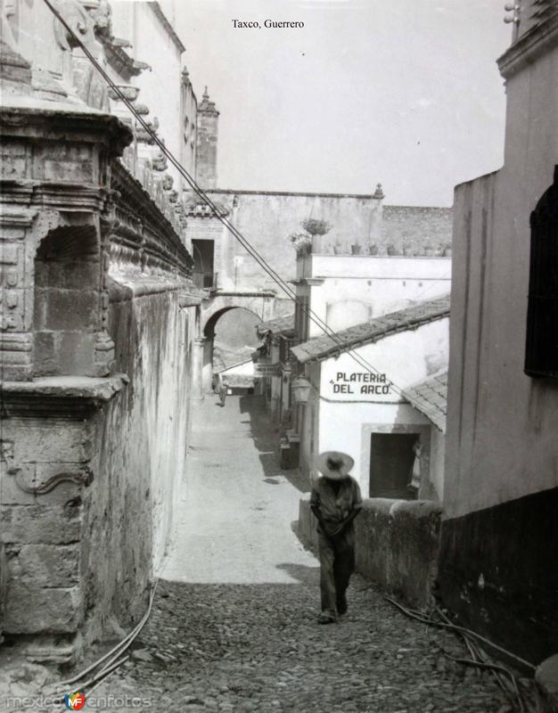 Escena callejera de Taxco, Guerrero .