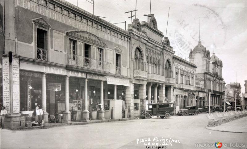 Plaza Principal. ( Circulada el 13 de Diciembre de 1930 )