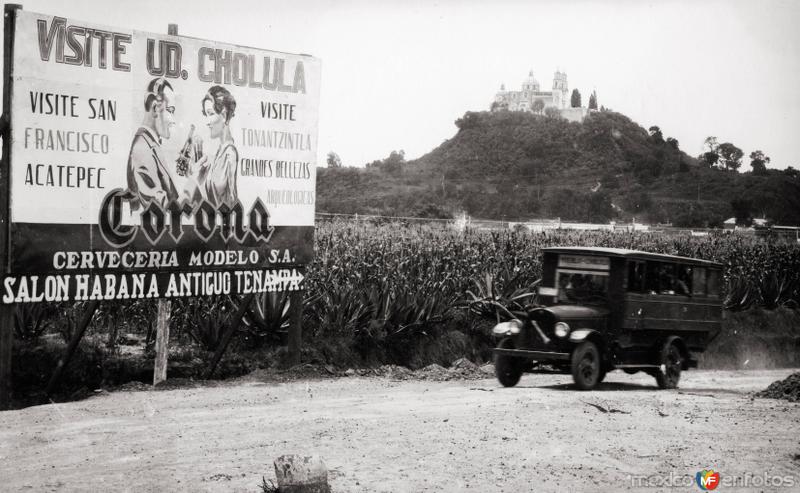 Autobús Puebla - Cholula y anuncio panorámico