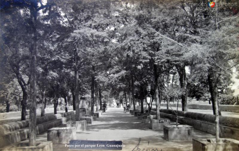 Paseo por el parque Leon Guanajuato.