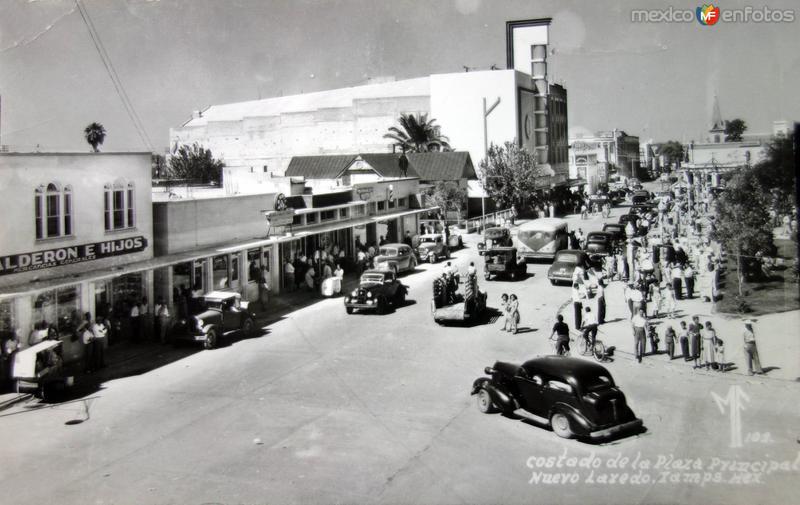 Costado de La Plaza Principal.