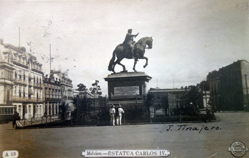 Monumento a Carlos IV  por el fotografo Felix Miret.