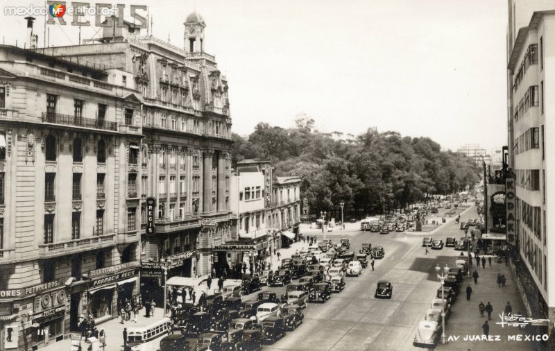 Avenida Juárez y Hotel Regis