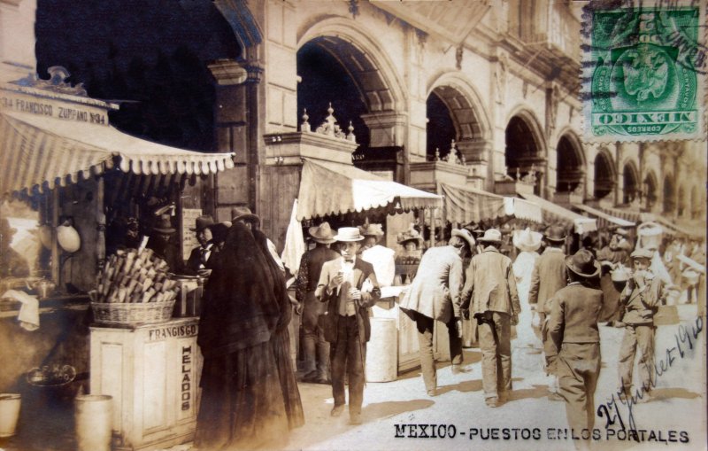 Puestos en Los Portales  por el Fotógrafo Fernando Kososky ( Circulada el 27 de Julio de 1910)