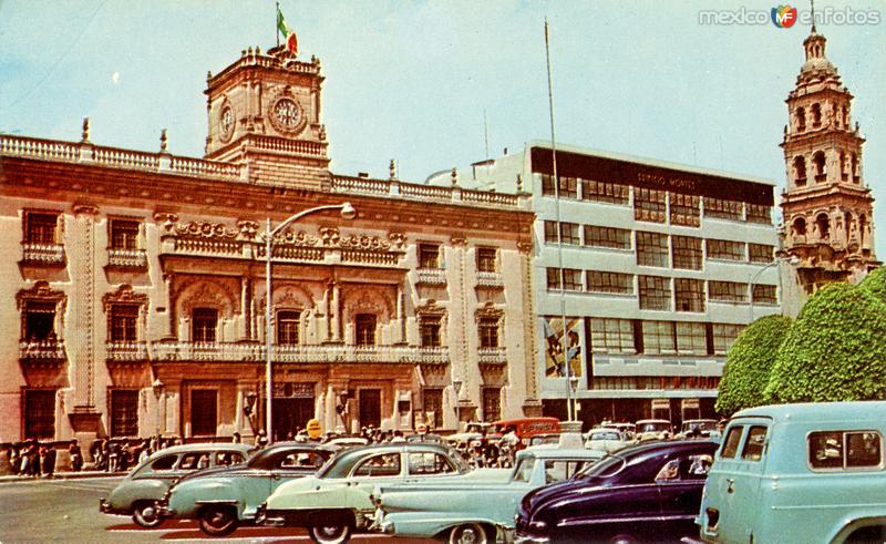 Plaza de Armas y Palacio de Gobierno