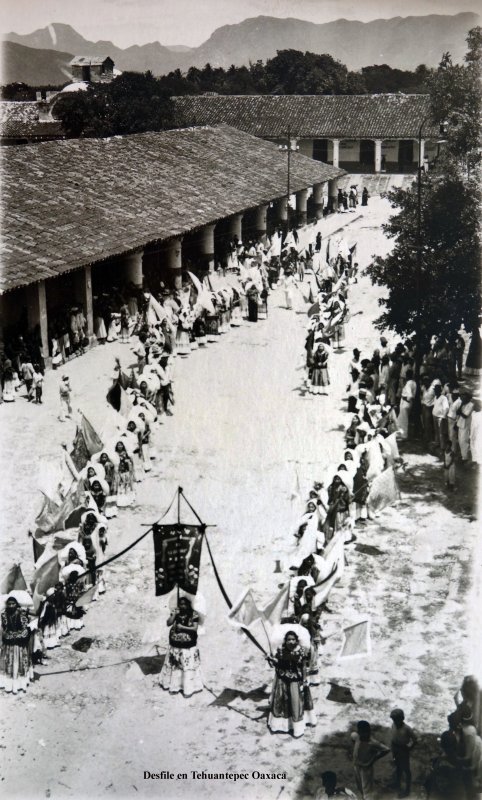 Desfile en Tehuantepec Oaxaca.