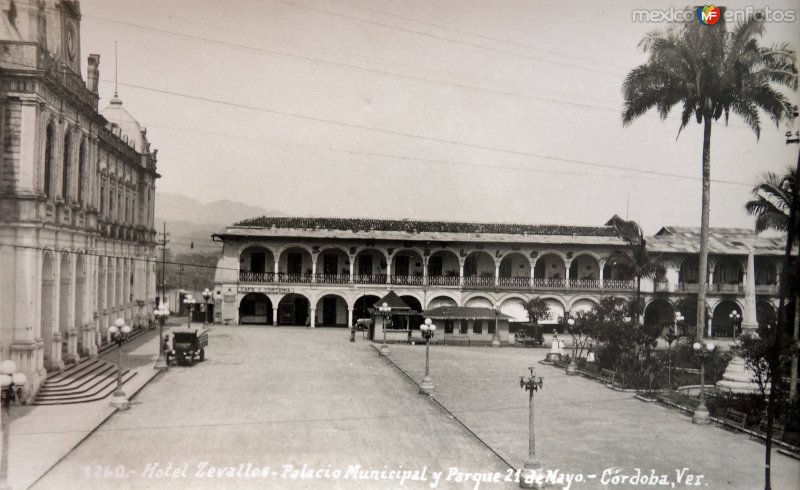 Hotel Zevallos Palacio Municipaly Parque  21 de Mayo.