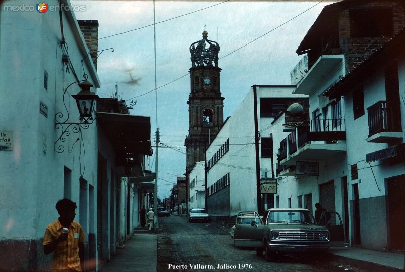 Escena callejera  de Puerto Vallarta, Jalisco 1976 .