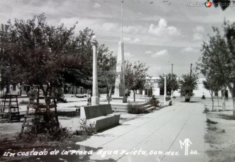 Un costado de la Plaza.