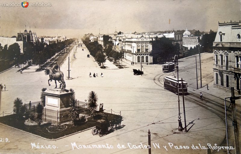 Monumento a Carlos IV y Paseo de La Reforma. ( Circulada el 19 de Junio de 1909).