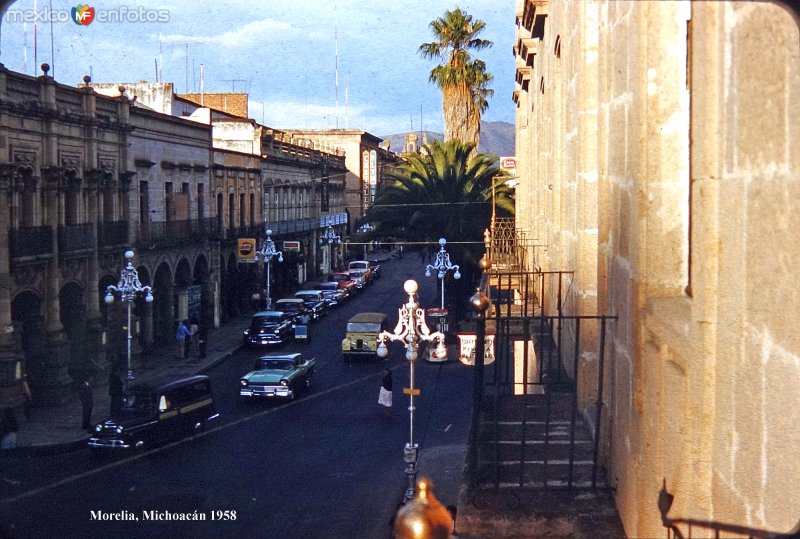 Escena callejera de Morelia, Michoacán 1958.