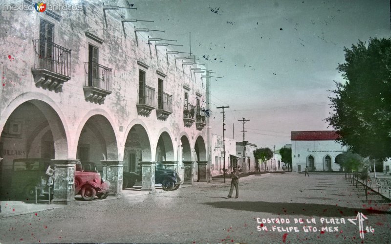 Costado de La Plaza. - San Felipe, Guanajuato