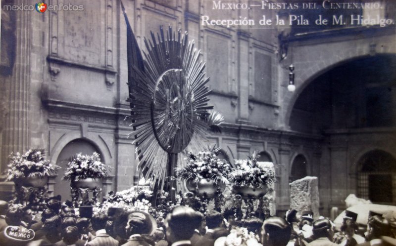 Recepcion de La Pila Bautismal de  M Hidalgo Fiestas del Centenario ( Sep-1910 ) por el Fotógrafo Fernando Kososky.