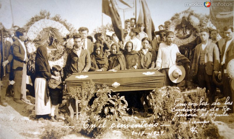 Funerales de Los Cadaveres de La Refineria El Aguila en el Cementerio (  Fechada el 17 de Enero de 1927 ). - Tampico, Tamaulipas (MX15984942474757)