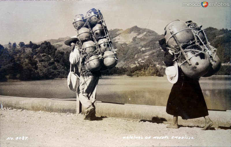 Tipos Mexicanos vendedores de ollas.