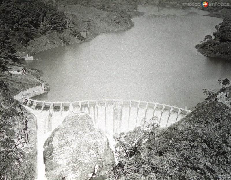 Presa y planta hidroeléctrica de Tuxpango ( Fechada en 1925 ).