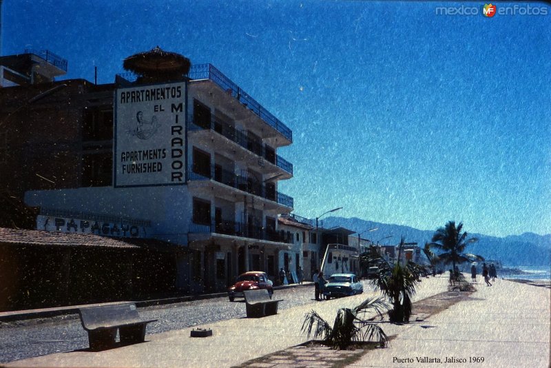 Escena callejera  de Puerto Vallarta, Jalisco 1969.