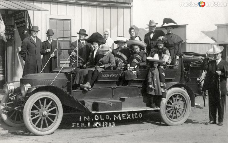 Grupo de turistas en automóvil (Royal Gorge)