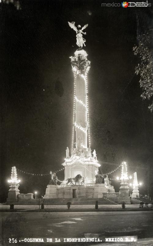 Columna de la Independencia, de noche