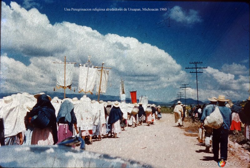 Una Peregrinacion religiosa alrededores de Uruapan, Michoacán 1960