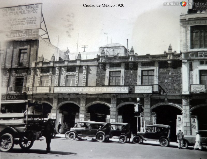 Escena callejera en La Colonia del Bosque de Chapultepec Ciudad de México 1920.