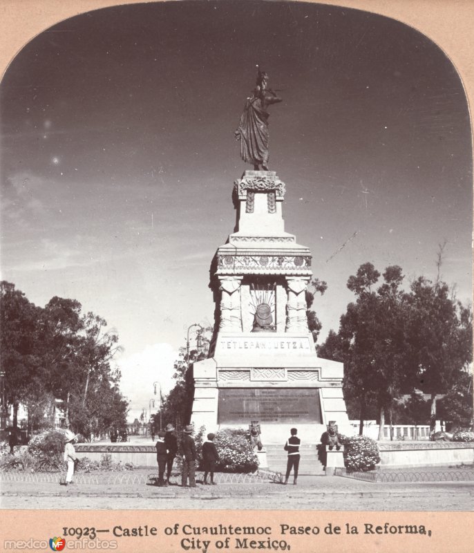 Castillo de Cuahutemoc y Paseo de La Reforma.