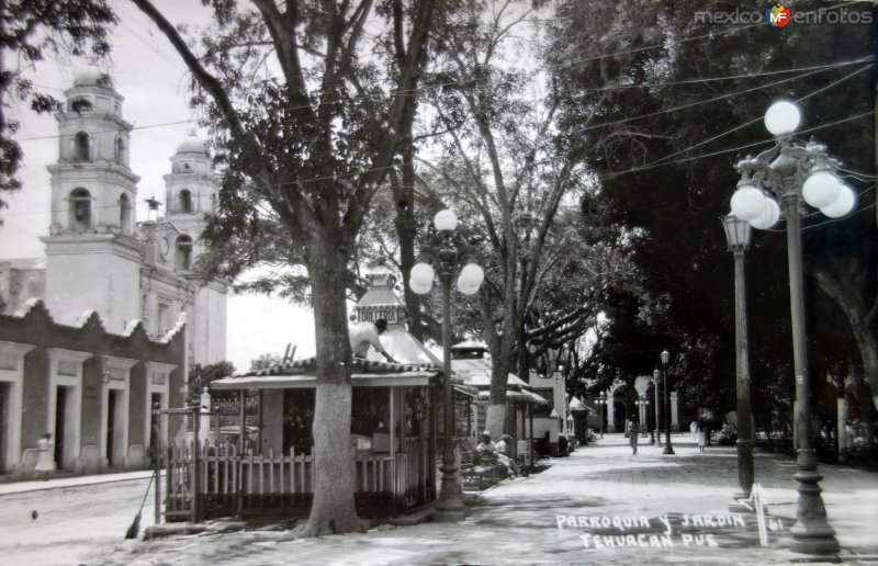 Parroquia y jardin.